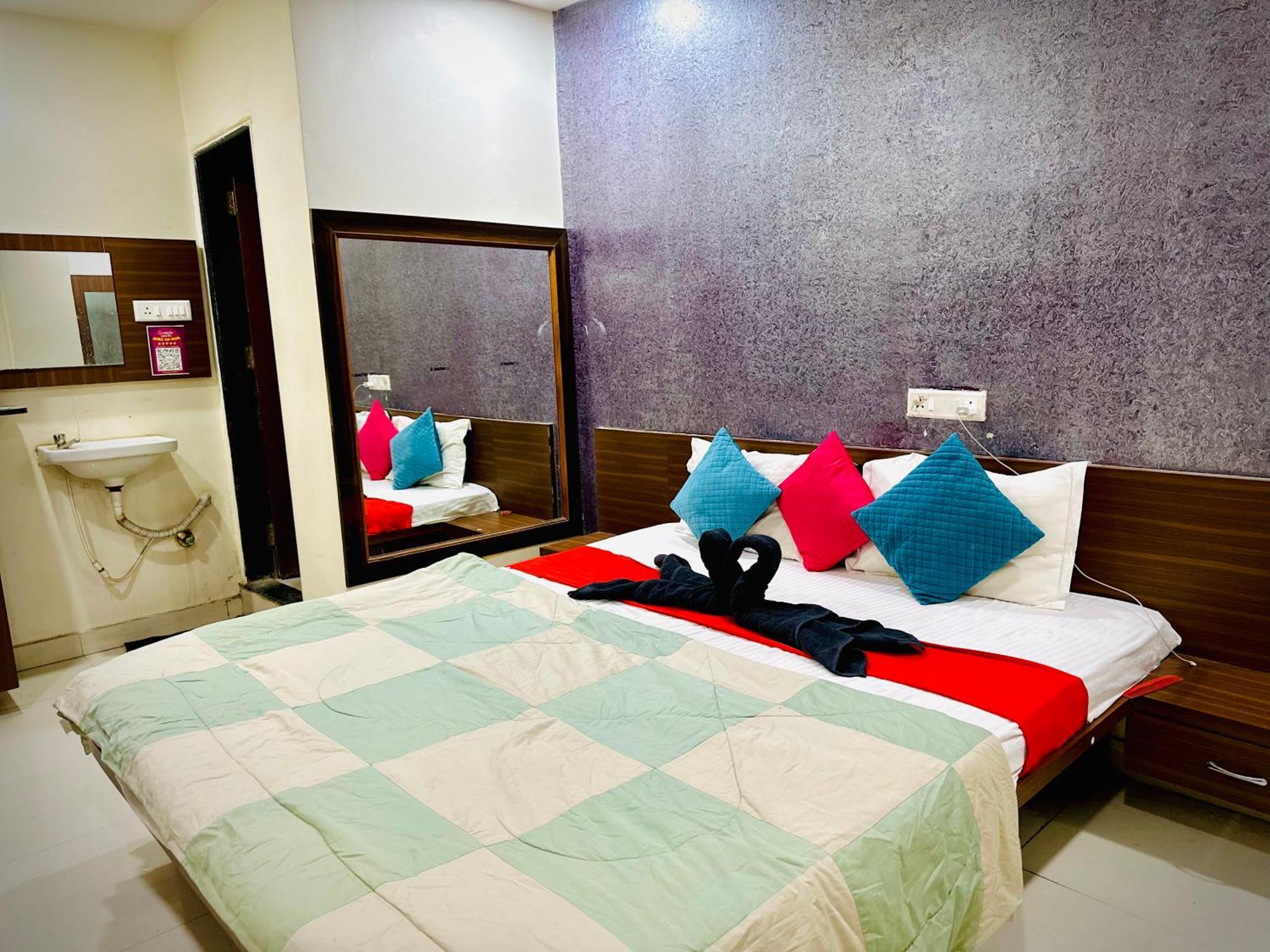 Hotel Sawai Executive Jadhavwadi Exterior foto